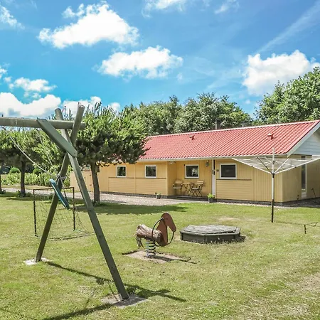 Three-bedroom In Prázdninový dům